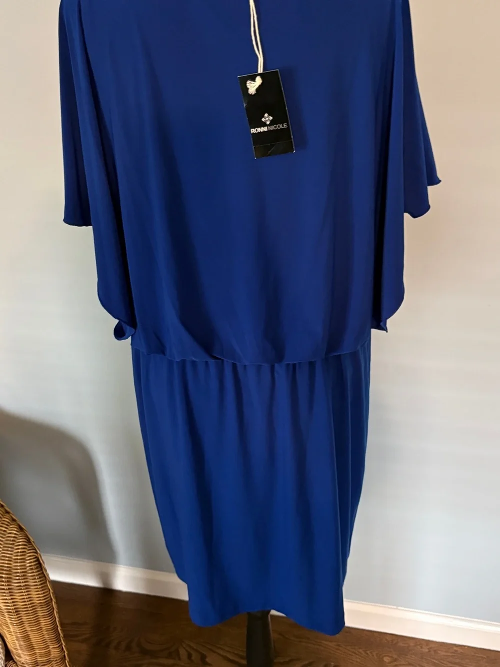 Ronni Nicole chic split